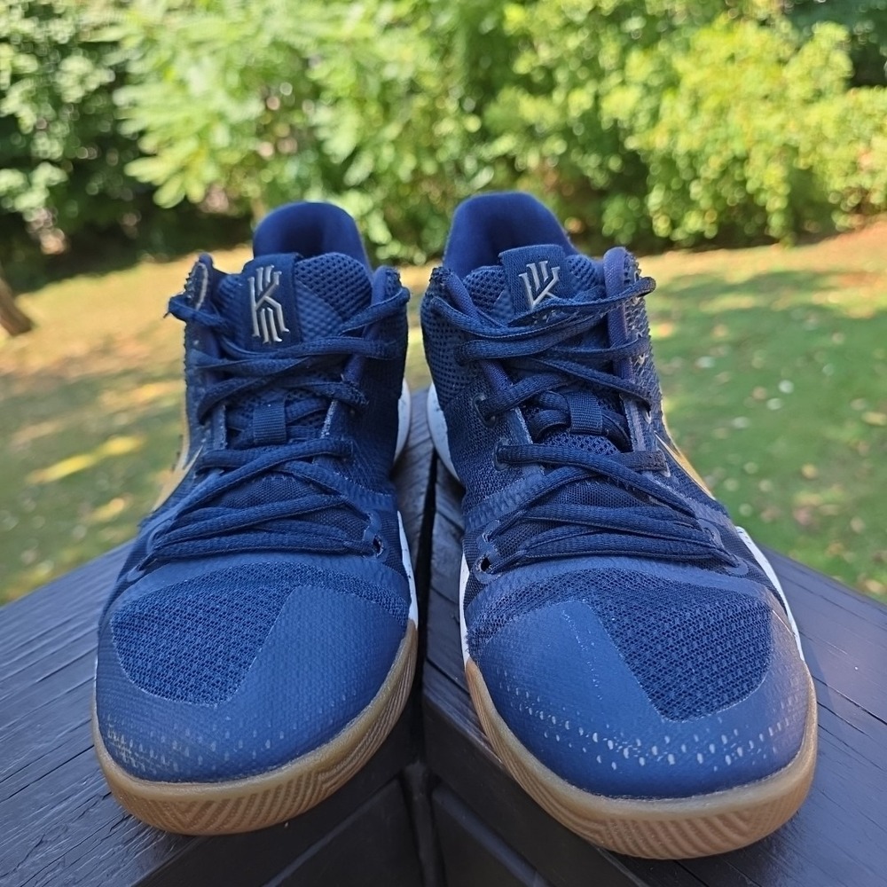 nike kyrie‎ 3 obsidian Size 4 Basketball Shoes Navy Gold 859466-400